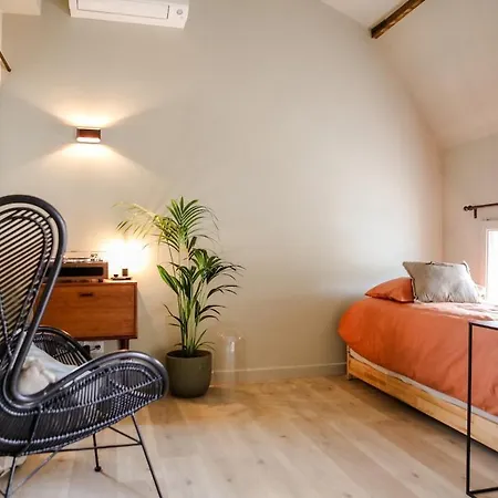 Onder De Nok Uniek Boutique Verblijf In Breda Vp110 * Бреда
